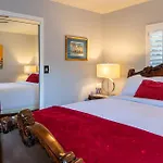 Stunning, Quiet Pvt Luxe Home! King Bed, Jacuzzi, Fire Pit, Bbq! Beautiful!