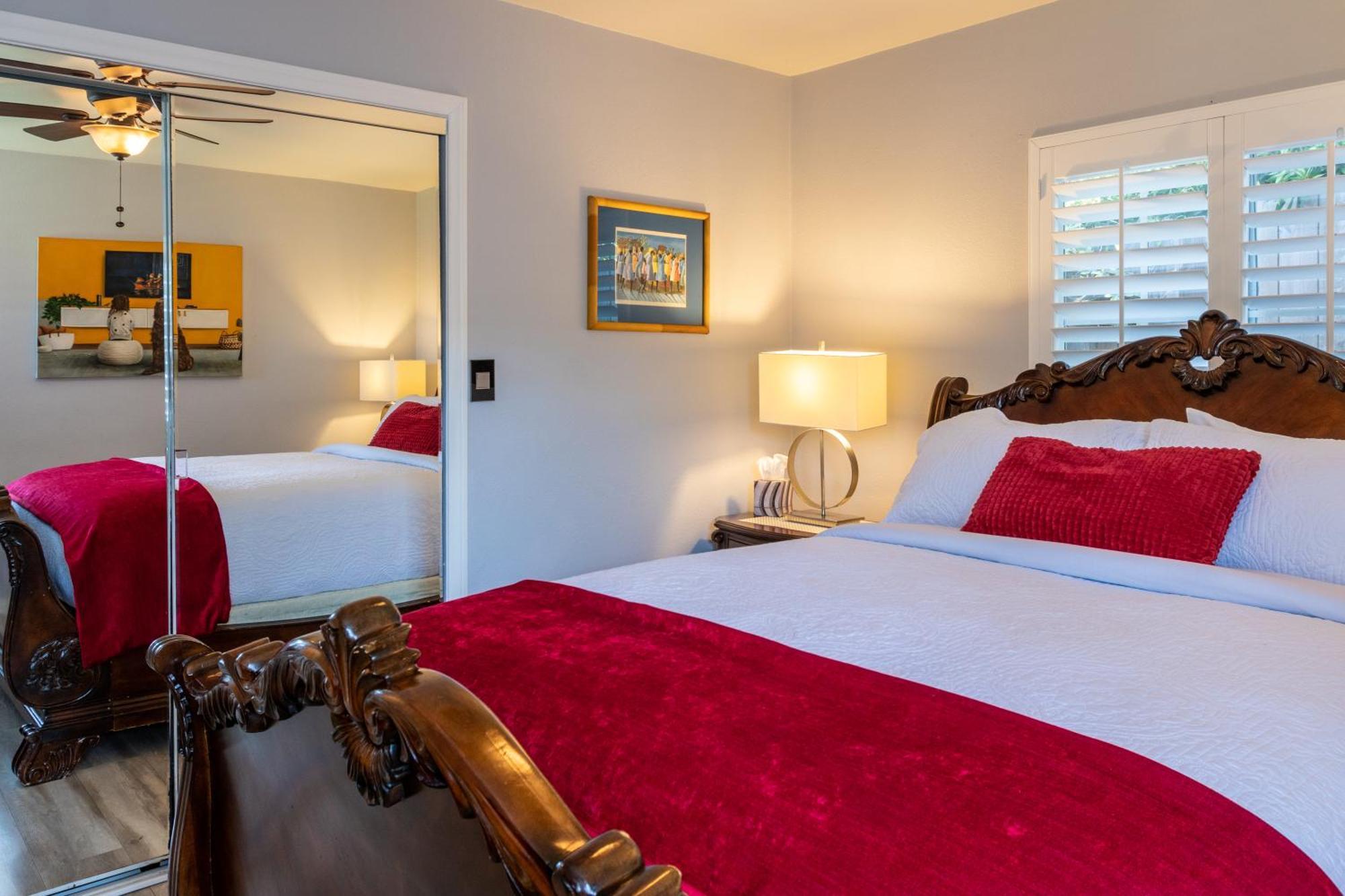 Stunning, Quiet Pvt Luxe Home! King Bed, Jacuzzi, Fire Pit, Bbq! Beautiful! Villa *