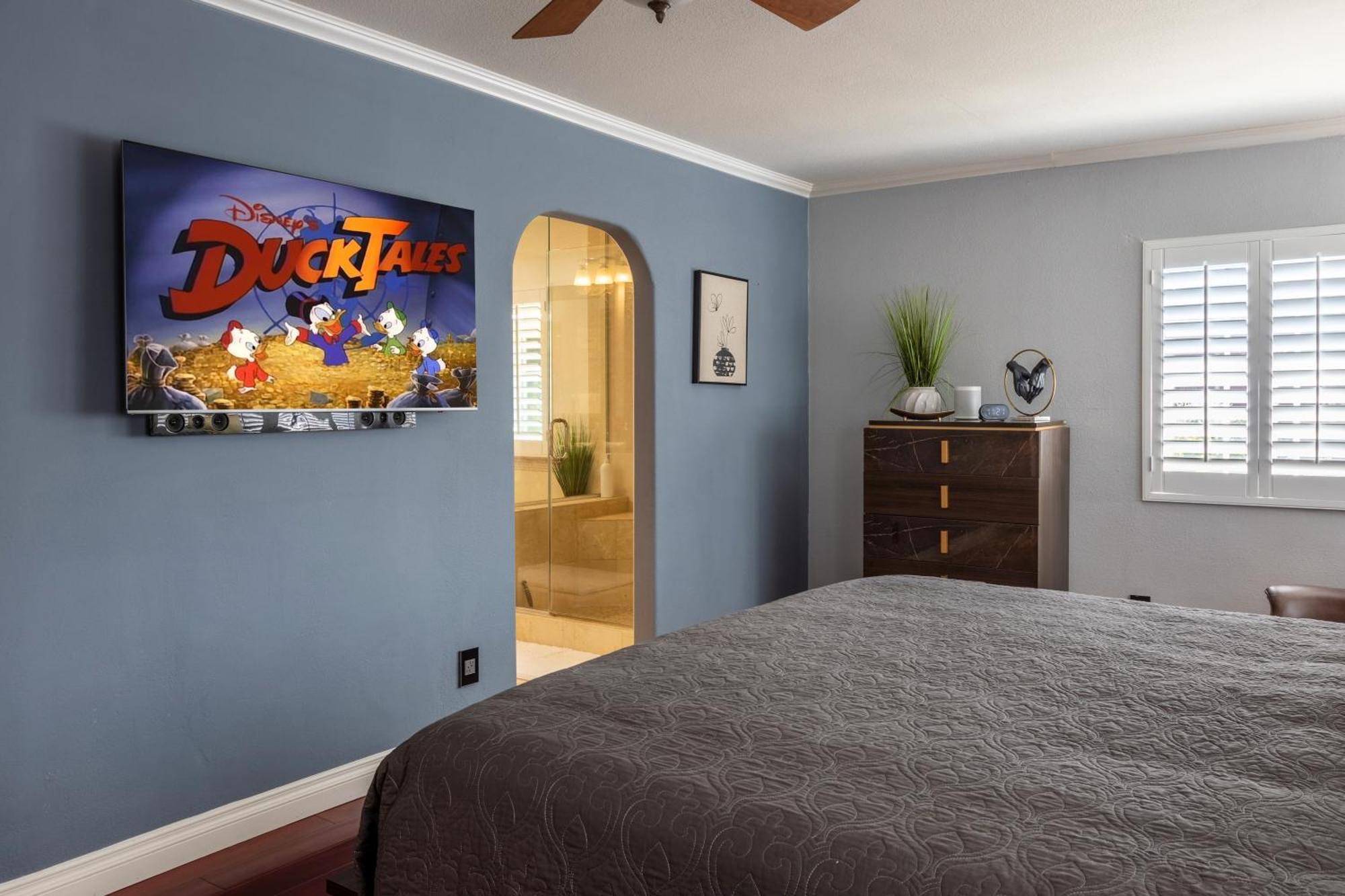 Stunning, Quiet Pvt Luxe Home! King Bed, Jacuzzi, Fire Pit, Bbq! Beautiful!